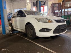 Weiß Gebraucht 2010 Ford Focus Sport Limousine | 3.600 € (Fairer Preis)