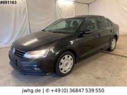 Schwarz Gebraucht 2016 VW Jetta Limousine | 6.990 € (Guter Preis)