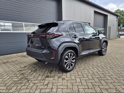 Mysticschwarz metallic Neu 2025 Toyota Yaris Cross SUV | 28.079 € (Guter Preis)