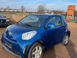 Blau Gebraucht 2011 Toyota iQ Kleinwagen | 4.799 €