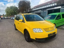 Gelb Gebraucht 2005 VW Touran Conceptline Van / Kleinbus | 899 € (Superpreis)