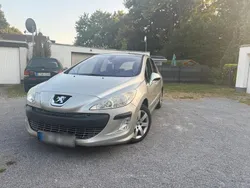 Grau Gebraucht 2008 Peugeot 308 Kleinwagen | 2.300 € (Fairer Preis)