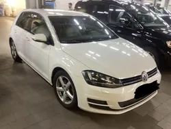 Weiß Gebraucht 2013 VW Golf VII Highline Limousine | 6.777 € (Guter Preis)