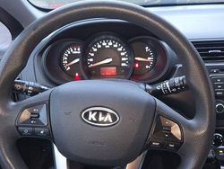 Rot Gebraucht 2012 Kia Rio Spirit Limousine | 3.600 € (Guter Preis)