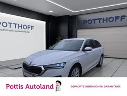 Weiss Gebraucht 2023 Skoda Octavia Style Kombi | 27.221 € (Guter Preis)