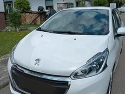 Weiß Gebraucht 2017 Peugeot 208 Kleinwagen | 7.900 € (Etwas zu teuer)