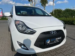 Weiß Gebraucht 2015 Hyundai ix20 Classic Van / Kleinbus | 5.790 € (Fairer Preis)