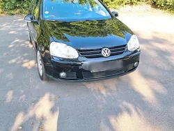 Schwarz Gebraucht 2006 VW Golf V Kleinwagen | 2.650 € (Fairer Preis)