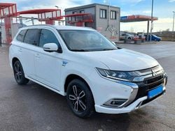 Weiß Gebraucht 2021 Mitsubishi Outlander P-HEV Plus SUV | 19.000 € (Superpreis)