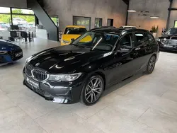 Black sapphire metallic Gebraucht 2021 BMW 330 Performance Kombi | 23.980 € (Superpreis)
