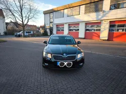 Schwarz Gebraucht 2014 Skoda Superb Active Kombi | 10.333 € (Fairer Preis)