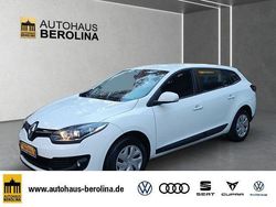 Weiß Gebraucht 2016 Renault Mégane III Authentique Limousine | 8.888 € (Teuer)
