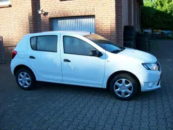 Weiß Gebraucht 2014 Dacia Sandero Ambiance Kleinwagen | 3.980 € (Teuer)