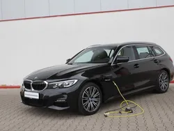Schwarz Gebraucht 2022 BMW 320 M Sport Kombi | 27.375 €