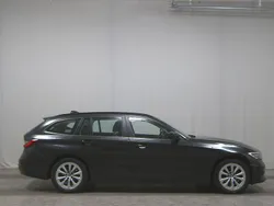 Black sapphire metallic Gebraucht 2021 BMW 318 Advantage Kombi | 17.980 € (Superpreis)