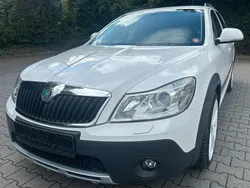 Weiß Gebraucht 2009 Skoda Octavia Scout 4x4 Kombi | 8.200 € (Fairer Preis)