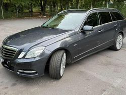 Gebraucht 2010 Mercedes E250 Elegance Kombi | 11.900 €