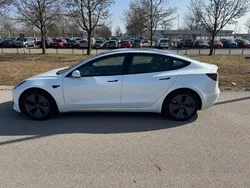 Weiß Gebraucht 2021 Tesla Model 3 Standard Range Limousine | 30.000 € (Teuer)