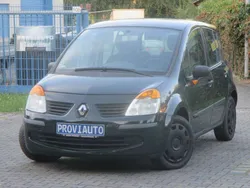 Grün cottage Gebraucht 2005 Renault Modus Authentique Van / Kleinbus | 600 € (Guter Preis)