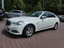 Weiß Gebraucht 2011 Mercedes E200 Limousine | 14.990 € (Etwas zu teuer)
