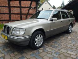 Silber Gebraucht 1991 Mercedes 230 Limousine | 16.750 €