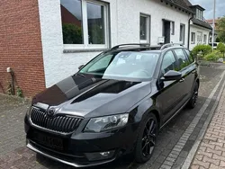 Schwarz Gebraucht 2013 Skoda Octavia Kombi | 8.900 € (Fairer Preis)