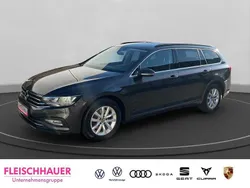 Grau Gebraucht 2023 VW Passat Business Kombi | 20.490 € (Fairer Preis)