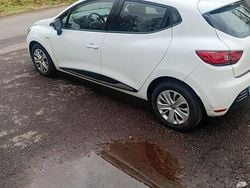 Weiß Gebraucht 2018 Renault Clio IV LIMITED Kleinwagen | 7.700 € (Guter Preis)