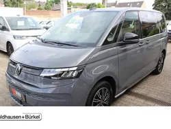 Pure grey (grau) Gebraucht 2023 VW Multivan Basis Van / Kleinbus | 44.950 € (Superpreis)