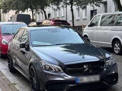 Grau Gebraucht 2017 Mercedes E400 AMG Limousine | 23.499 € (Fairer Preis)