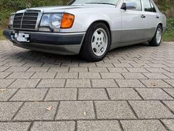 Silber Gebraucht 1989 Mercedes E260 Limousine | 5.450 €