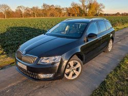Schwarz Gebraucht 2016 Skoda Octavia Ambition Kombi | 13.999 € (Fairer Preis)