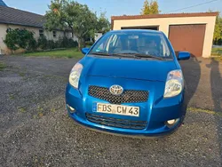 Grau Gebraucht 2006 Toyota Yaris Cool Limousine | 3.299 € (Etwas zu teuer)