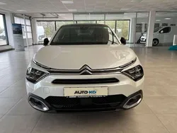 Perlmuttweiß Gebraucht 2023 Citroën e-C4 Shine Limousine | 31.990 €
