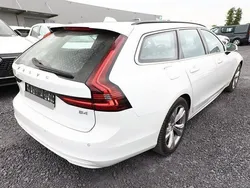 Weiss Gebraucht 2021 Volvo V90 Momentum Kombi | 25.749 € (Fairer Preis)