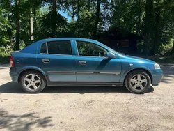 Grün Gebraucht 2001 Opel Astra Limousine | 1.900 € (Teuer)