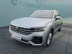 Silber Gebraucht 2022 VW Touareg Elegance SUV | 63.195 € (Teuer)