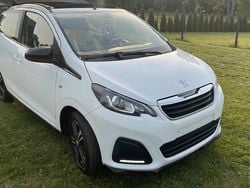 Weiß Gebraucht 2015 Peugeot 108 Allure Kleinwagen | 4.600 €