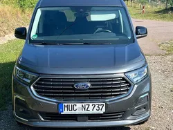 Grau Gebraucht 2023 Ford Tourneo Titanium Van / Kleinbus | 28.200 € (Guter Preis)