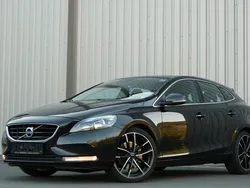 Schwarz Gebraucht 2015 Volvo V40 Momentum Kombi | 11.940 € (Fairer Preis)