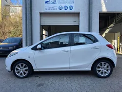 Weiß Gebraucht 2010 Mazda 2 Independence Limousine | 3.400 € (Guter Preis)