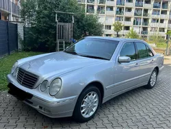 Silber Gebraucht 2000 Mercedes E240 Limousine | 4.950 €