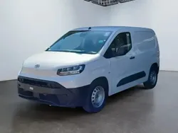 Icy white (weiss) Neu 2025 Toyota Proace City Van | 33.990 € (Etwas zu teuer)