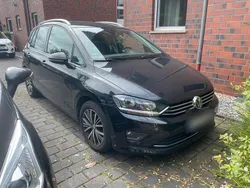 Schwarz Gebraucht 2016 VW Golf Sportsvan Van / Kleinbus | 11.000 € (Fairer Preis)