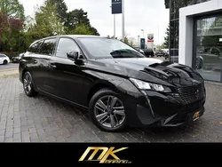 Perla nera schwarz (metallic) Gebraucht 2024 Peugeot 308 Allure Kombi | 19.990 € (Superpreis)