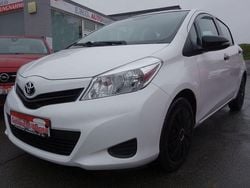 Weiß Gebraucht 2014 Toyota Yaris Cool Limousine | 6.690 € (Fairer Preis)