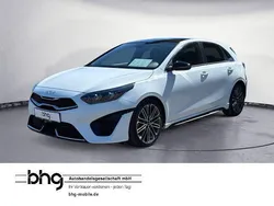Weiß Gebraucht 2022 Kia Ceed Limousine | 24.730 € (Etwas zu teuer)