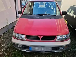 Rot Gebraucht 1998 Mitsubishi Space Runner Van / Kleinbus | 500 €