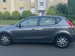 Grau Gebraucht 2011 Hyundai i30 Edition Kombi | 3.200 € (Fairer Preis)
