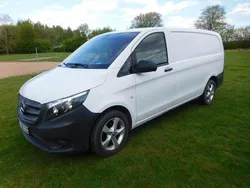 Weiß Gebraucht 2018 Mercedes Vito Van / Kleinbus | 20.900 € (Fairer Preis)